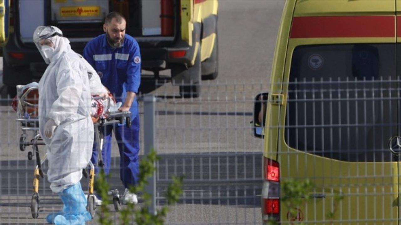 Moskova'da Kovid-19'a karşı yapılan aşı kampanyasında araba hediye edilecek
