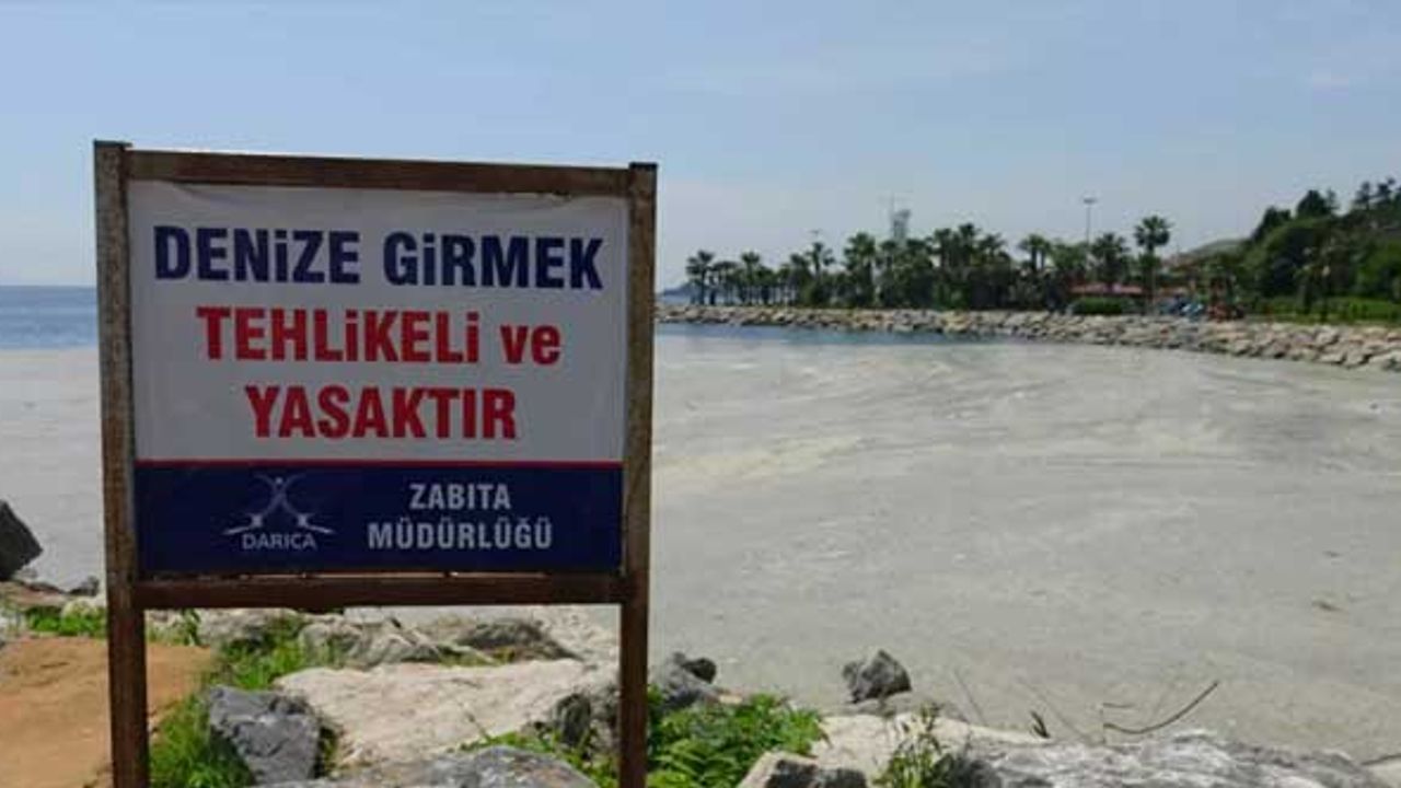 Müsilaj nedeniyle Darıca'da denize girmek yasaklandı