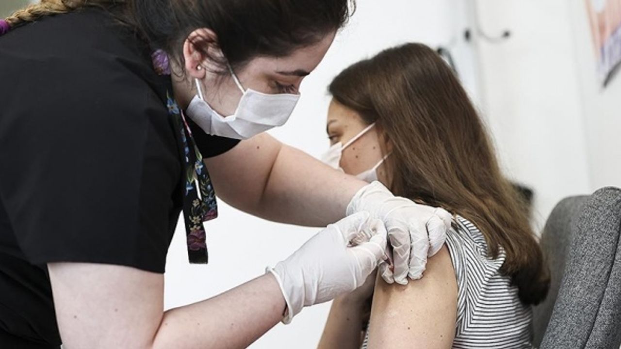 SGK'ye kayıtlı tüm çalışanlar için Kovid-19 aşı randevuları yarın açılıyor