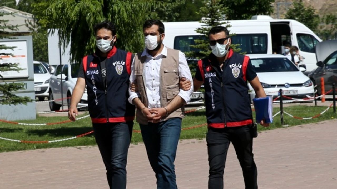 Sivas'ta eski patronu olan kadını pompalı tüfekle rehin alan şüpheli adliyeye sevk edildi
