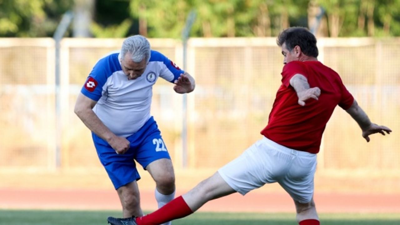 TBMM Parlamenterler Futbol Takımı, Ege Üniversitesi Masterler ile karşılaştı