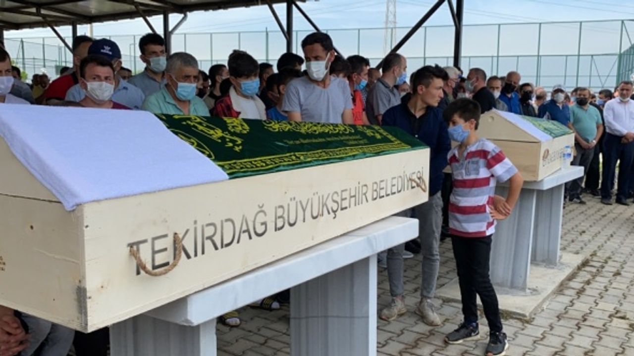 Tekirdağ'da sele kapılarak ölen iki çocuğun cenazesi defnedildi