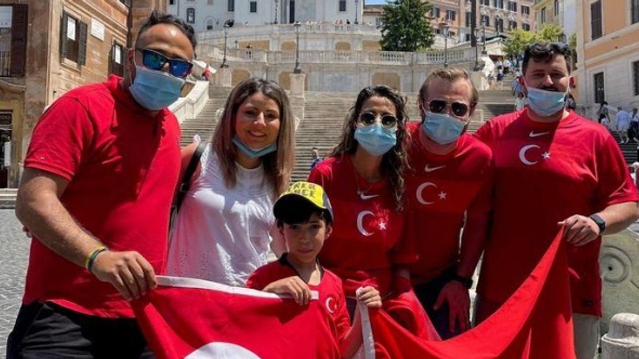 Türk taraftarlar, İtalya maçı öncesi Roma'da A Milli Futbol Takımı'na destek verdi