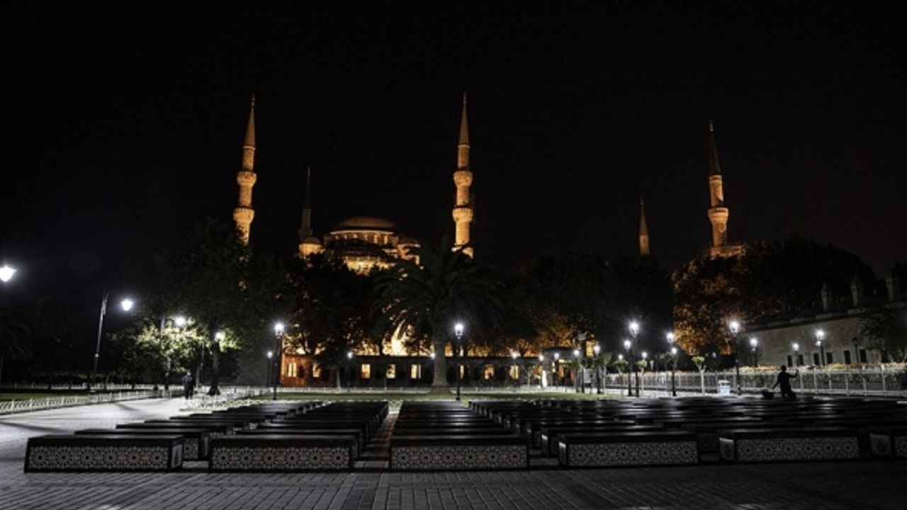Türkiye genelinde Kovid-19 tedbirleri kapsamında sokağa çıkma kısıtlaması başladı