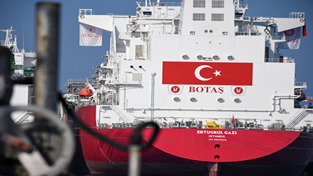 Türkiye'nin ilk FSRU gemisi Ertuğrul Gazi'ye ilk LNG nakli başladı