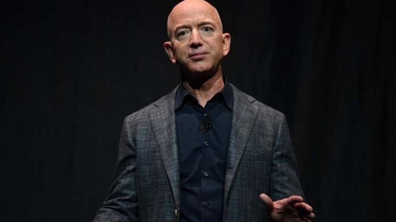 Uzay yolculuğu için satışa sunulan Jeff Bezos'un yan koltuğu 28 milyon dolara satıldı