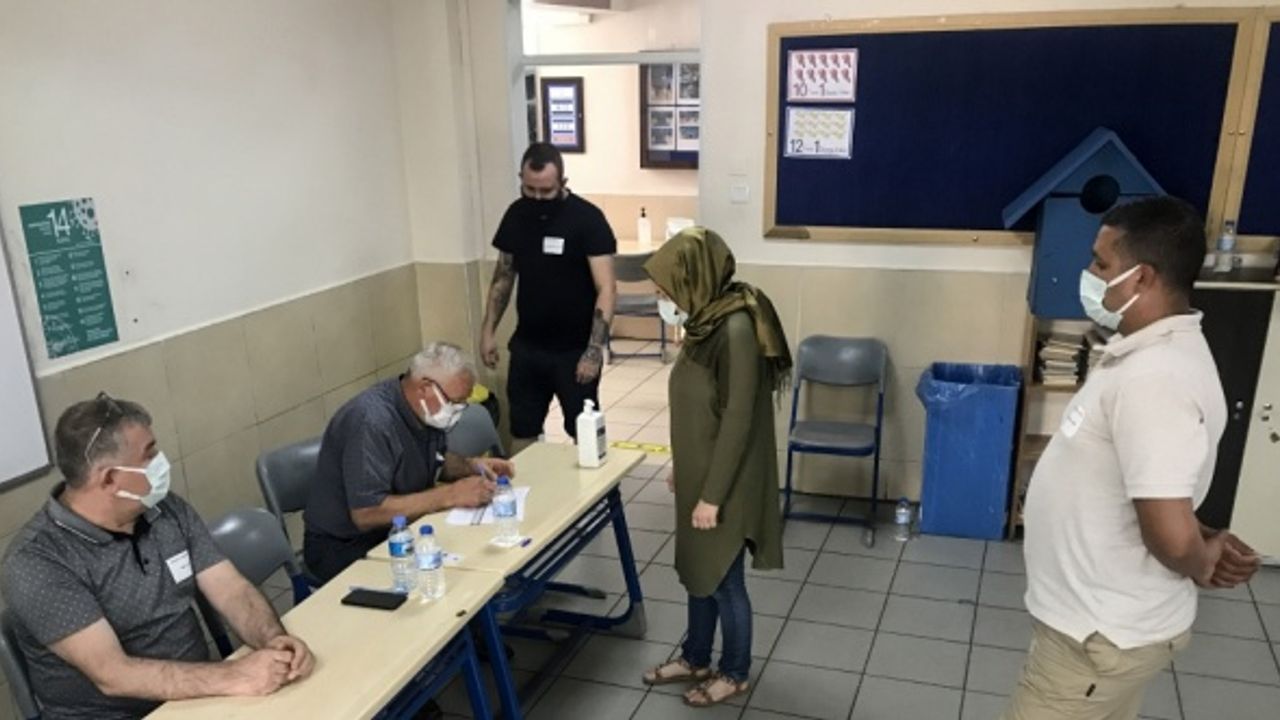 Bursa ve Eskişehir'de yaşayan Bulgaristan vatandaşları, erken genel seçim için sandık başına gitti