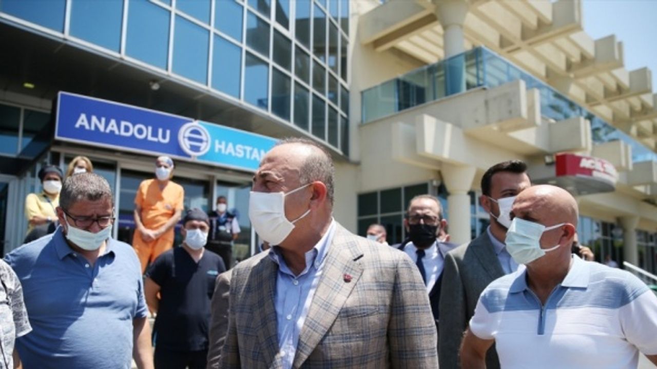 Dışişleri Bakanı Çavuşoğlu, kalp spazmı geçiren Babacar'ı ziyaret etti