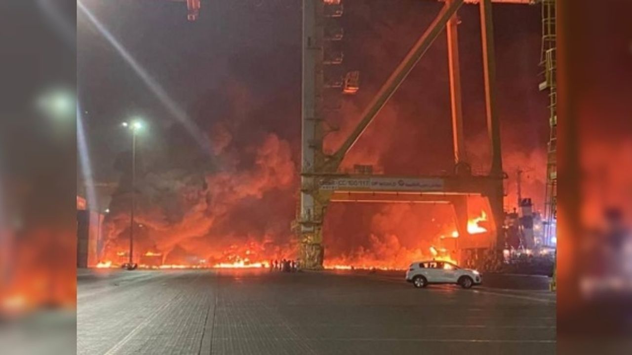 Dubai Cebel Ali Limanı'nda büyük patlama!