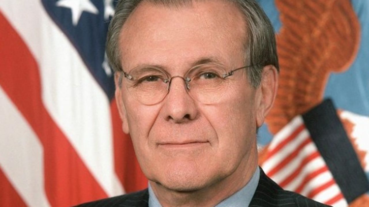 Irak işgalinde önemli rol oynayan eski ABD Savunma Bakanı Donald Rumsfeld hayatını kaybetti