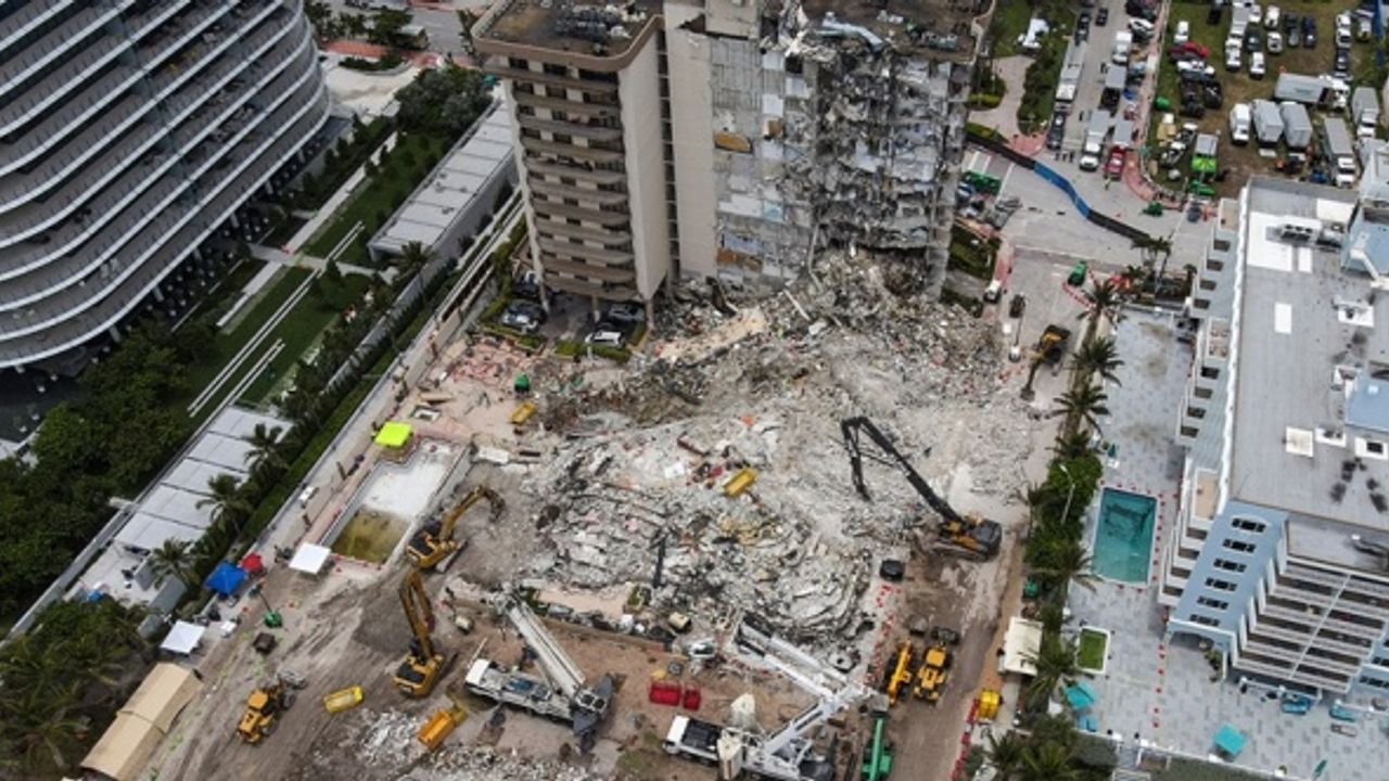 Miami'de bir kısmı çöken 13 katlı binanın tamamının yıkılmasına karar verildi