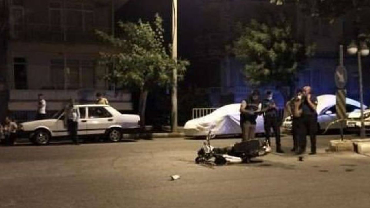 Niğde'de motosiklet ağaca çarptı: 2 ölü
