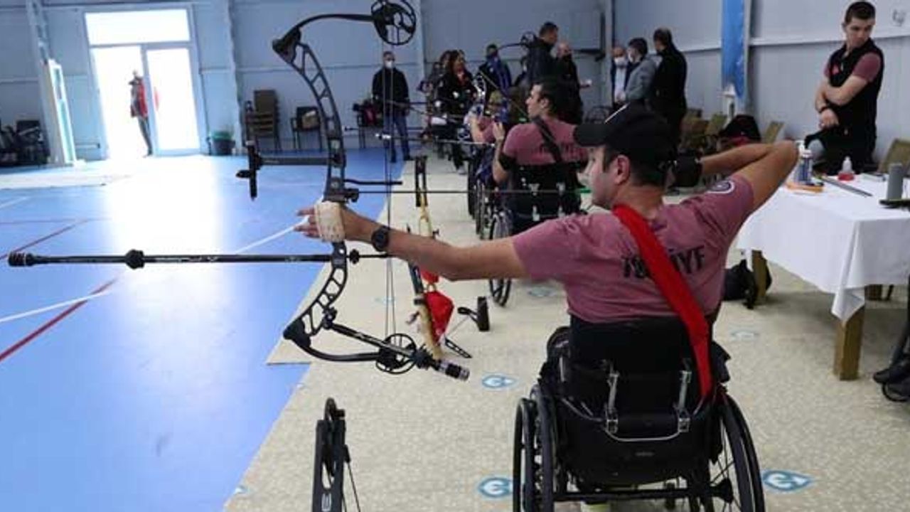Okçular Vakfı sporcularından Bahattin Hekimoğlu ve Sevgi Yorulmaz da Paralimpik Oyunları'na kota kazandı