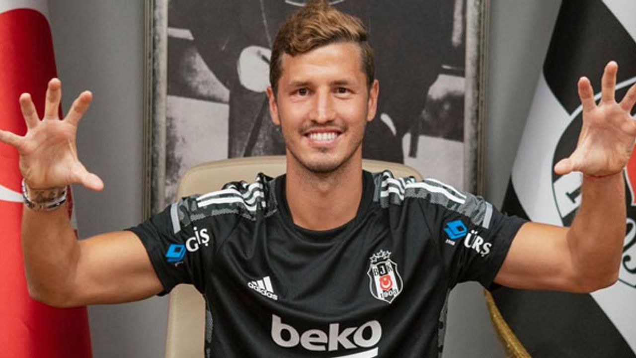 Salih Uçan Beşiktaş'a imzayı attı