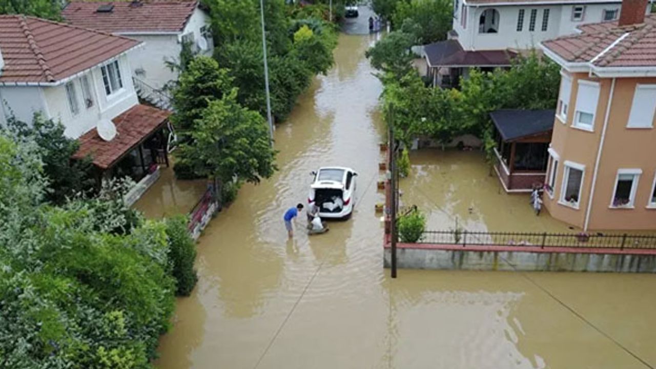 Şile'de sağanak yağış evleri su altında bıraktı