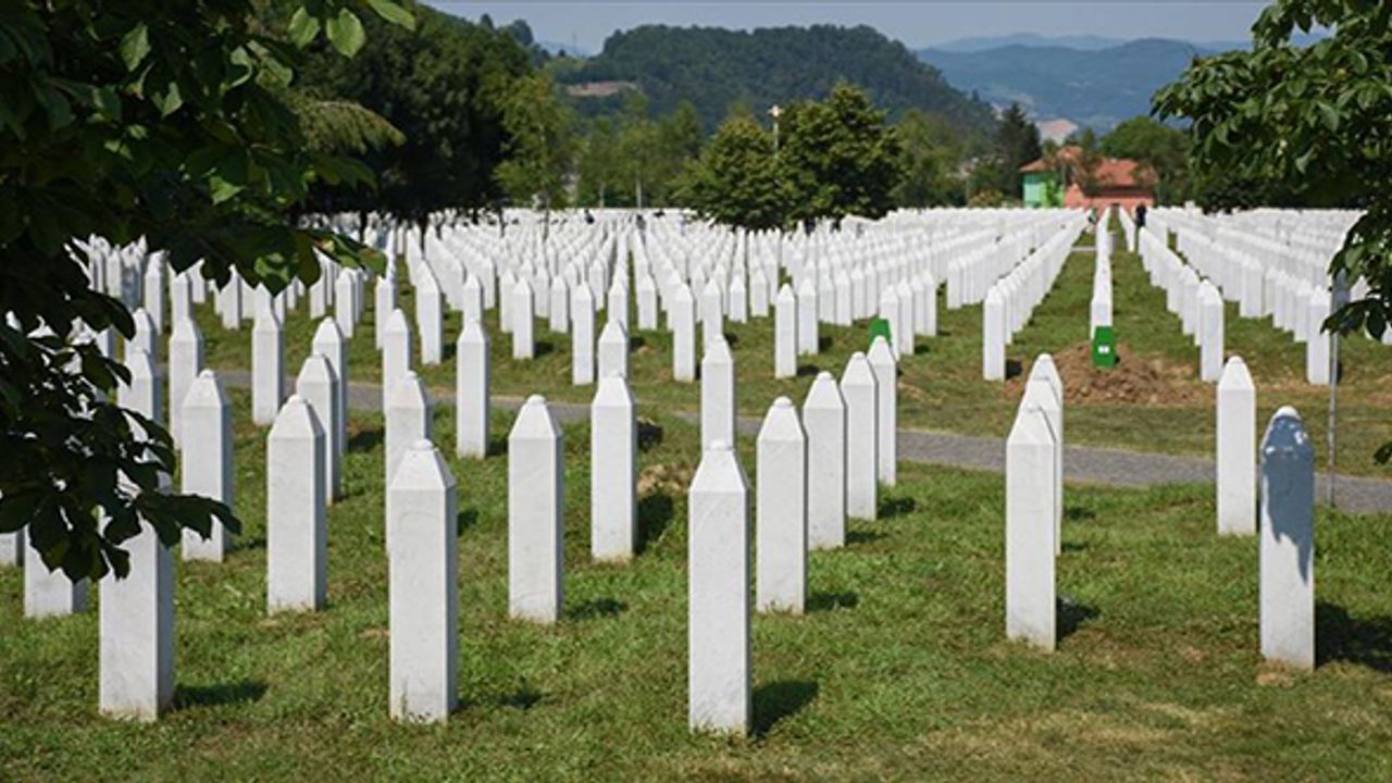 Srebrenitsa'daki soykırımın kurbanı 26 yıl sonra defnedilecek