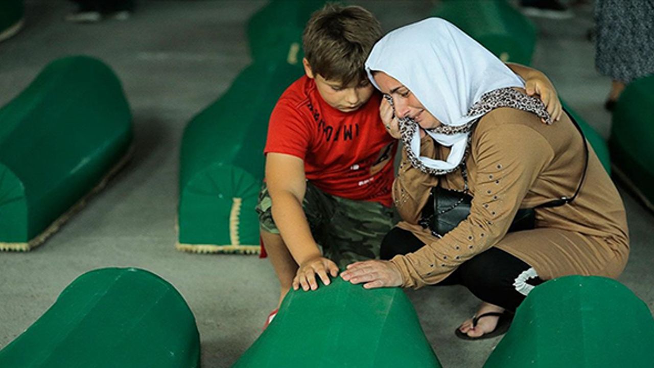 Srebrenitsalılar, soykırımda kaybettikleri yakınlarına son kez veda etti