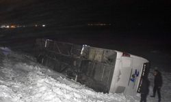 Bitlis'te şarampole devrilen yolcu otobüsünde 5 kişi yaralandı