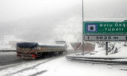 Bolu Dağı'nda yoğun kar yağışı etkisini sürdürüyor