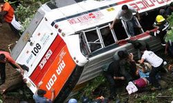 Brezilya'da yolcu otobüsü devrildi: 21 ölü