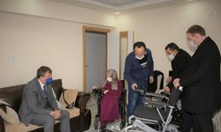Çankırı'da üniversite öğrencisinin tekerlekli sandalye ihtiyacını rektör karşıladı