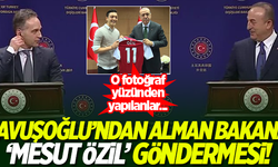 Çavuşoğlu'ndan Alman mevkidaşı Maas'a 'Mesut Özil' göndermesi