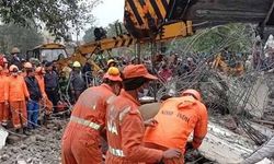 Cenaze töreninde beton gölgelik çöktü, 18 kişi öldü