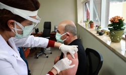 Doğu Karadeniz'de CoronoVac aşısının ilk dozu sağlık çalışanlarına uygulanmaya başlandı