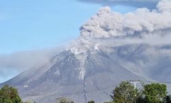 Endonezya'da Sinabung Yanardağı'nda patlama