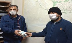 Kahramanmaraş'ta temizlik işçisi yolda bulduğu 50 bin lirayı sahibine teslim etti