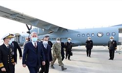 Milli Savunma Bakanı Akar, Deniz Kuvvetlerinin yeni uçağında inceleme yaptı