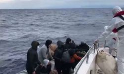 Muğla açıklarında lastik bottaki 16 mülteci kurtarıldı