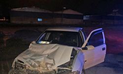 Şanlıurfa'da otomobil ile kamyonet çarpıştı: 3 yaralı
