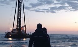 Silivri'de iskele yapımında kullanılan duba karaya oturdu