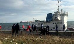 Zeytinburnu Sahili'nde kargo gemisi karaya oturdu
