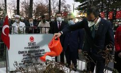 Bakan Kasapoğlu, şehit Ömer Halisdemir'in kabrini ziyaret etti