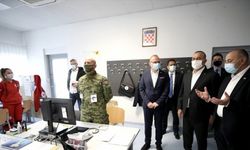 Çavuşoğlu, Hırvatistan'da depremden zarar gören Petrinja'yı ziyaret etti