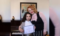 10 yaşındaki Irmak katıldığı ilk uluslararası piyano yarışmasında ikinci oldu