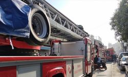Hatay'da çıkan yangında evde mahsur kalan 9 kişilik aileyi itfaiye kurtardı