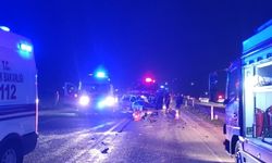 Manisa'da iş makinesine çarpan otomobildeki 2 kişi öldü, 2 kişi yaralandı