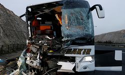 Şanlıurfa'da yolcu otobüsü TIR'a arkadan çarptı: Ölü ve yaralılar var