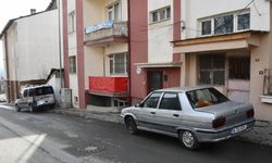 Sivas'ta el freni çekilmeyen minibüs iki araca çarptı