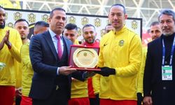 Umut Bulut tarihe geçti!