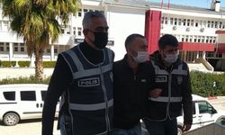 Adana'da ATM'de işlem yapan kişinin parasının gasbedilmesi güvenlik kamerasına yansıdı