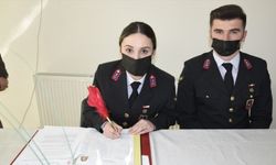 Afyonkarahisar'da jandarma astsubay çift, nikah masasına üniformalarıyla oturdu