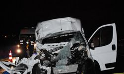 Aksaray'da kamyonet TIR'a arkadan çarptı: 1 ölü, 1 yaralı