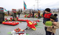 Azerbaycanlılar, Nevruz Bayramı'nda şehitliklere akın etti