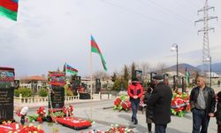Azerbaycanlılar, Nevruz Bayramı'nda şehitliklere akın etti