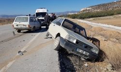 Burdur'da iki otomobil çarpıştı: 4 yaralı
