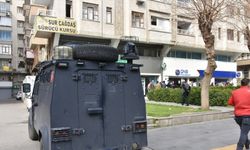 Diyarbakır'da banka soymaya kalkışan kişi polislerin ikna çalışması sonucu teslim oldu